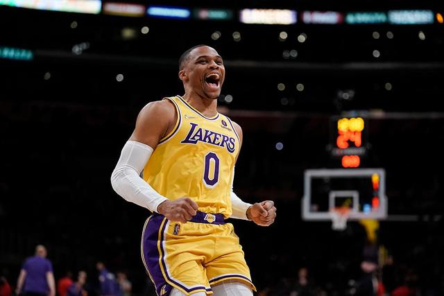 利拉德37+12雄鹿豪取5连胜 公牛送奇才12连败