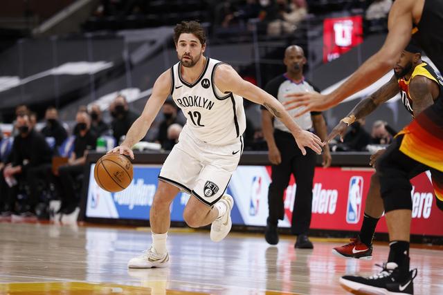 黄荣奇20分广东胜吉林 孙铭徽21分广厦负山西